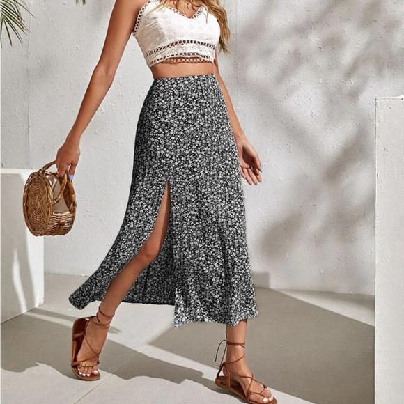 NWOT Ditsy High Waist Floral Split Skirt - Picture 1 of 5